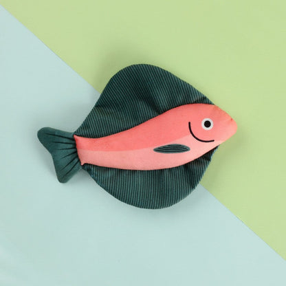 Pez de tela para gatos — seis diseños